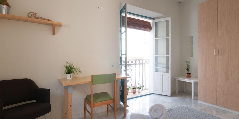 The Nomad Hostel&pension Hostel *